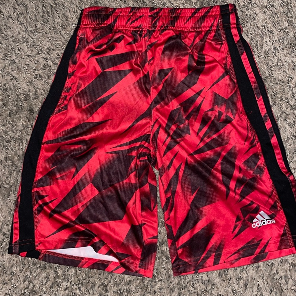 Adidas boys youth shorts size Medium 10-12. Red/black -EUC